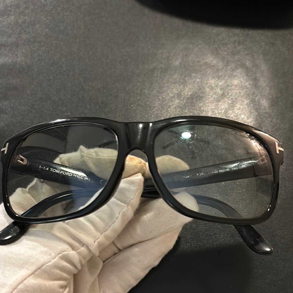 Tom Ford 90’s Sunglasses, black frames with case